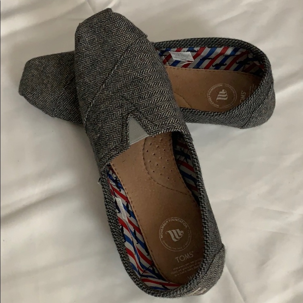TOMS - Picture 2 of 3